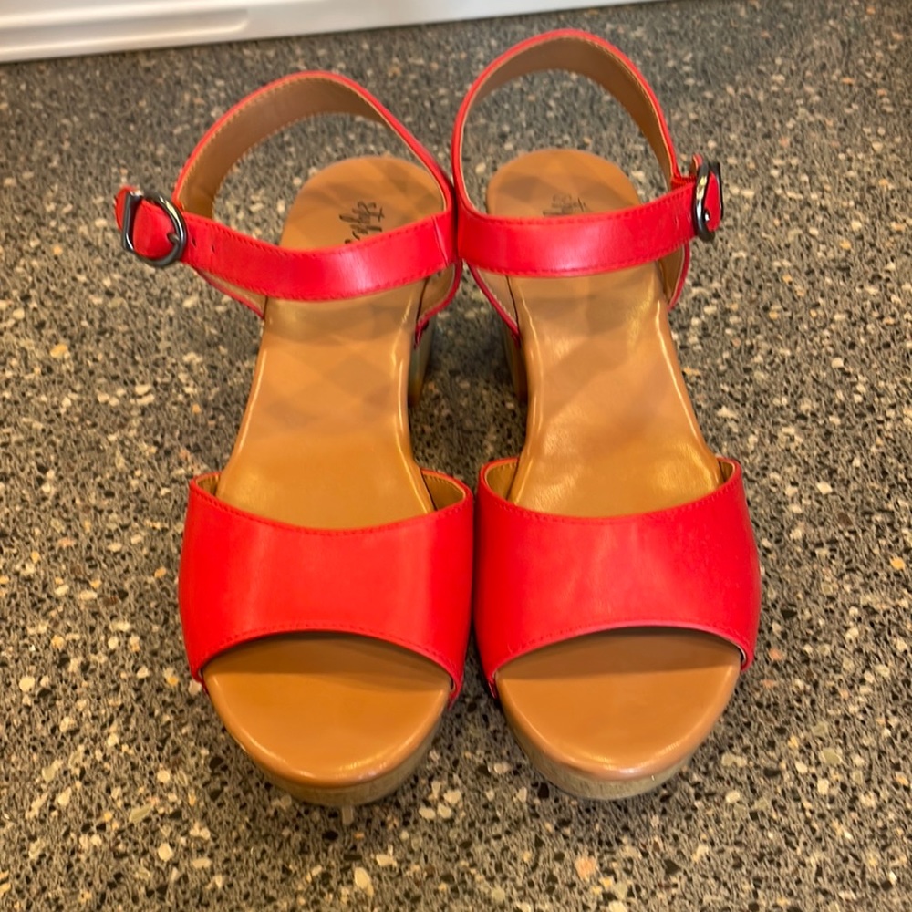 Red healed clog sandals. Size 7